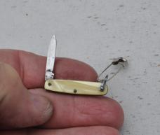 Tang Stamped Latama Italy 1 1/2" Closed Very Hard Pull Loud Snap Tight Cracked Ice Mint 50s