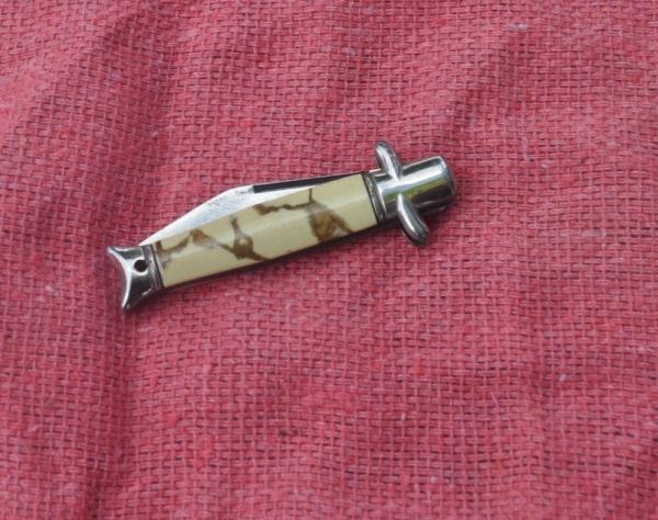 Fishtail Long Pull ammer Brand USA 2" Closed Light Use Cream Gold Handles Tight Loud Snap Both Ways Fishtail Long Pull ammer Brand USA 2" Closed Light Use Cream Gold Handles Tight Loud Snap Both Ways