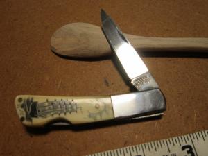 GERBER USA SAKAI JAPAN Silver Knight Ship Scrimshaw Lockback Bone Knife - DF 83