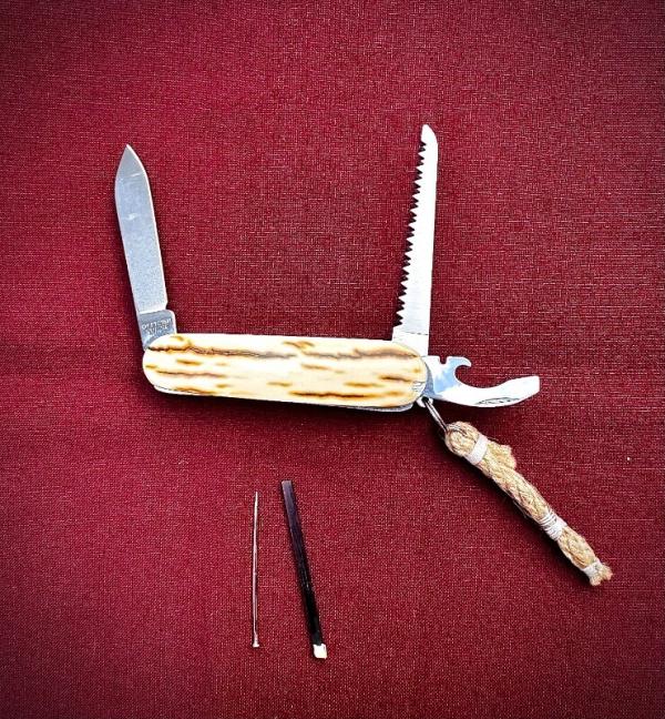 Victorinox Walker Custom Mammoth Ivory Scale Knife, 84mm Victorinox Walker Custom Mammoth Ivory Scale Knife, 84mm