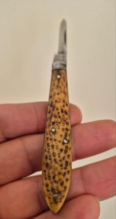 3 1/8" Vintage Hibbard Spencer Bartlett & Co. Quill Cutting Knife, Jigged Bone Scales 