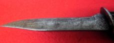 FIXED BLADE OLDIE WITH EDGE NO NAME USED YEAR UNKNOWN VERY USEABLE