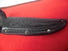 VINTAGE WESTERN USA 640 PRE OWNED HUNTING KNIFE WITH LEATHER SHEATH & JIGGED HANDLE NEAR MINT