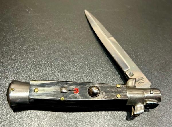 New "Dolphins" 7" Picklock Stiletto, Brazilian Horn, Maniago Italy New "Dolphins" 7" Picklock Stiletto, Brazilian Horn, Maniago Italy