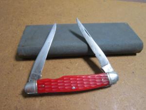 VTG CAMILLUS NEW YORK USA 20 Muskrat Knife Rehandled in Red Jigged Bone