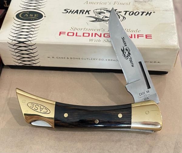 Case XX 1981 vintage Sharktooth P197 9 dot in near mint condition Case XX 1981 vintage Sharktooth P197 9 dot in near mint condition