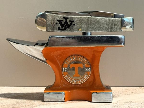 Case XX™ John Wayne Smooth Curly Maple Wood Trapper Stainless Pocket Knife 10708 New In Box Case XX™ John Wayne Smooth Curly Maple Wood Trapper Stainless Pocket Knife 10708 New In Box
