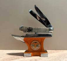Case XX™ John Wayne Smooth Curly Maple Wood Trapper Stainless Pocket Knife 10708 New In Box