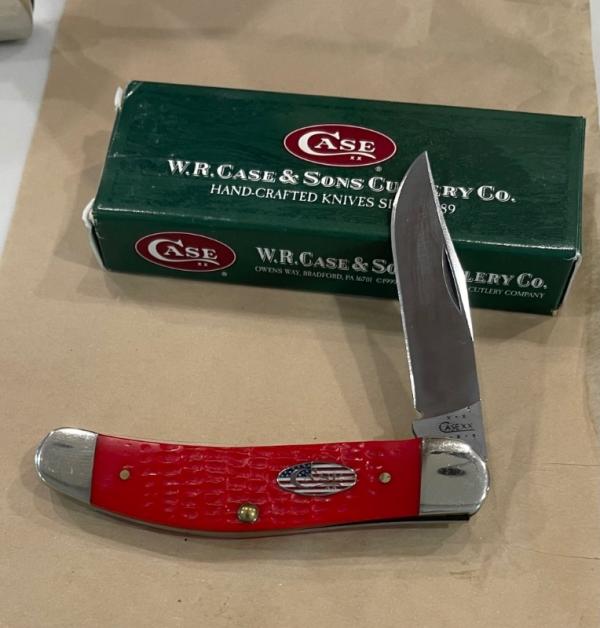Case 2002 Red synthetic American Sowbelly Case 2002 Red synthetic American Sowbelly