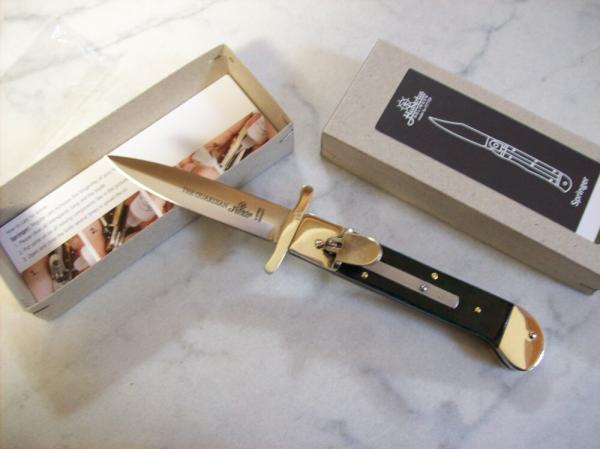 Hubertus The Guardian Knife Solingen, Germany Very Rare Green Bone Swing Guard UNUSED W/Box Hubertus The Guardian Knife Solingen, Germany Very Rare Green Bone Swing Guard UNUSED W/Box