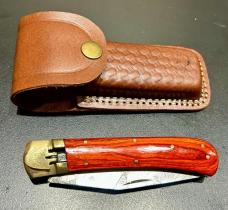 Hunter-Style Lever Lock, Damascus Steel Blade 