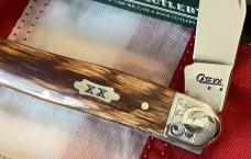 Case xx 2008 Eisenhower Knife Mdl# MUSKRAT SS w/ Wowzeer Oak Wood Handles w/ scrolled bolsters -NOS