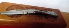 WOODSMAN 440 SS HIGHLY DECORATED SCROLL WORKED LOCKBACK IN CUSTOM USA WOOD BOX AS FOUND UNUSED