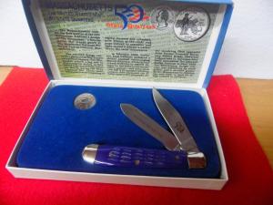 MASSACHUSETTS TRAPPER KNIFE AND 2000 P STATE QUARTER IN COLLECTORS BOX