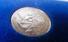 MASSACHUSETTS TRAPPER KNIFE AND 2000 P STATE QUARTER IN COLLECTORS BOX