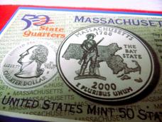 MASSACHUSETTS TRAPPER KNIFE AND 2000 P STATE QUARTER IN COLLECTORS BOX