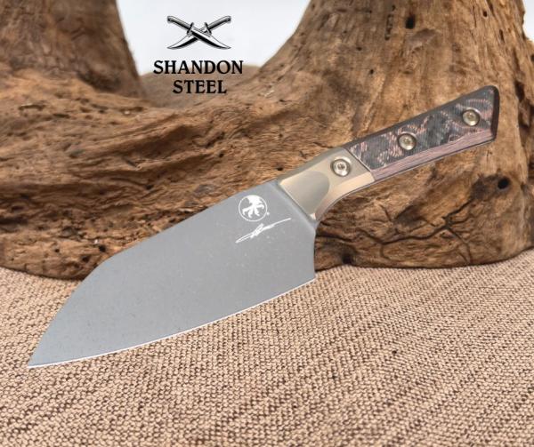 Microtech Santoku 6" Titanium Bolster Livewire CF Handle M390 3200B-1DLCLWCFS Microtech Santoku 6" Titanium Bolster Livewire CF Handle M390 3200B-1DLCLWCFS