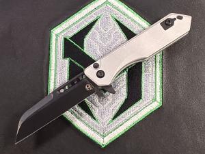 Heretic Jinn Button Lock  Flipper  Battle Black MagnaCut  Blizzard Worn Chassis