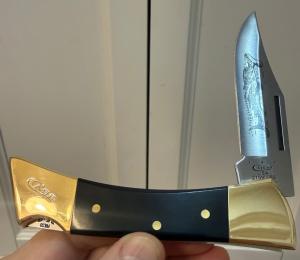 Vintage 2005 Case XX Hammerhead Lockback Knife – Etched Shark Blade w/ Presentation Box & Sheath. 