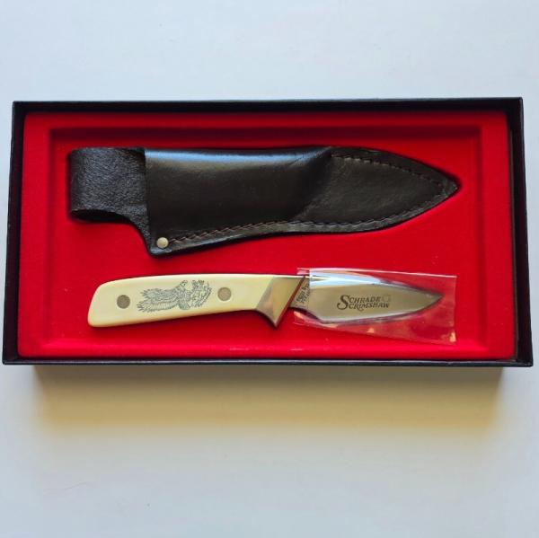 Vintage Schrade USA SC509 "Great Eagle" Scrimshaw Fixed Blade Knife - Full Box & Sheath Bundle Vintage Schrade USA SC509 "Great Eagle" Scrimshaw Fixed Blade Knife - Full Box & Sheath Bundle
