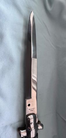 15” Rostfrei Italy Vintage Stiletto Switchblade Faux Horn, Exceptional Condition 