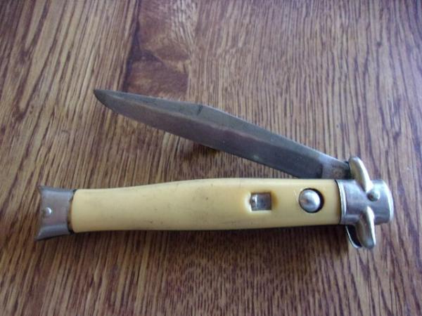 yellow shur snap fishtail auto knife