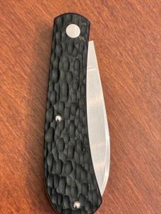 Enrique Peña Mini Zulu in Jigged Black Paper Micarta over Green G10 liners