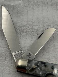 Hen & Rooster Bertram Cutlery Mustang 313-IQ/M Three Blade Stockman(140)