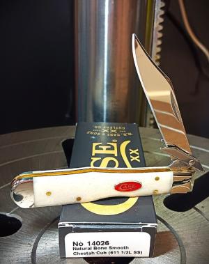 2026 Case XX Cheetah Cub 611 12L Natural Bone Smooth - Stainless Blade