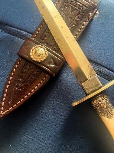 FANCY PEARL DIRK PRICE ?