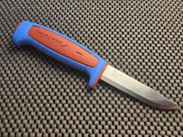Mora Basic 546 Stainless 2025 Limited Blue/Red #12 Mora Basic 546 Stainless 2025 Limited Blue/Red #12