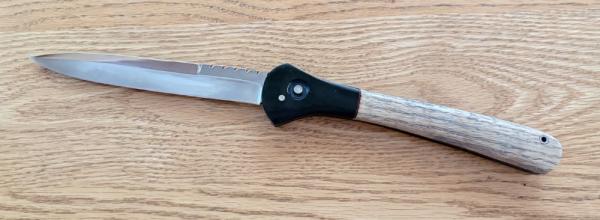 Large James Huckeba (Huck) Switchblade Knife, Unused Large James Huckeba (Huck) Switchblade Knife, Unused