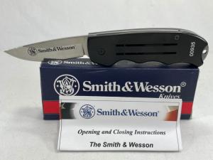 SMITH & WESSON USA SW1300 Black Twist Drop Point Automatic #00935 w/ OMP Box