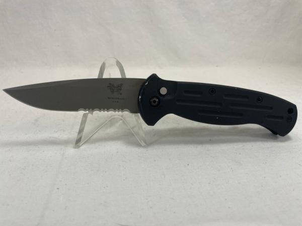 Vintage BENCHMADE Black Partially Serrated Automatic Vintage BENCHMADE Black Partially Serrated Automatic