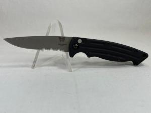 Vintage BENCHMADE Black Partially Serrated Automatic