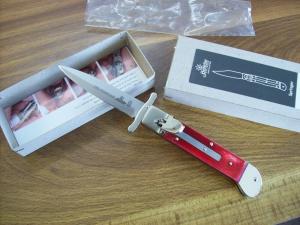 Hubertus The Guardian Solingen, Germany Very Rare Red Bone Swing Guard UNUSED W/Box