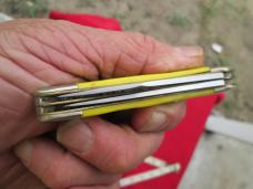 VTG OWL HEAD Yellow Canoe Sowbelly 2 Blade Jack Knife (handle lifting)