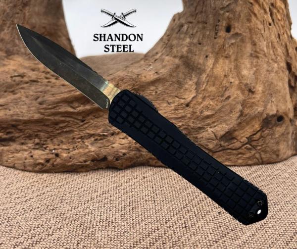 Heretic Knives Manticore X Black Frag Handle & DLC Recurve MagnaCut H033F-6A Heretic Knives Manticore X Black Frag Handle & DLC Recurve MagnaCut H033F-6A