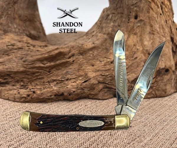 Winchester 2004 Trapper Knife Stainless Steel Blades, Brown Handle, Slipjoint 71 Winchester 2004 Trapper Knife Stainless Steel Blades, Brown Handle, Slipjoint 71