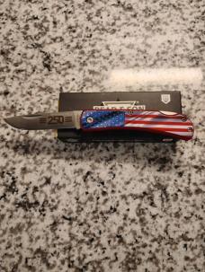 Bear & Son  137LRD American 250th Anniversary farmhand lockback folder 2.75-in plain blade, red Am