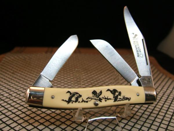 SCHRADE SC505 SCRIMSHAW U.S.A. GEESE IN FLIGHT 1095 CARBON STEEL BLADES MINT STOCKMAN POCKET KNIFE SCHRADE SC505 SCRIMSHAW U.S.A. GEESE IN FLIGHT 1095 CARBON STEEL BLADES MINT STOCKMAN POCKET KNIFE