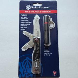 ​Smith & Wesson Multi Tool Knife Keychain Flashlight Combo Set NIP 1227071