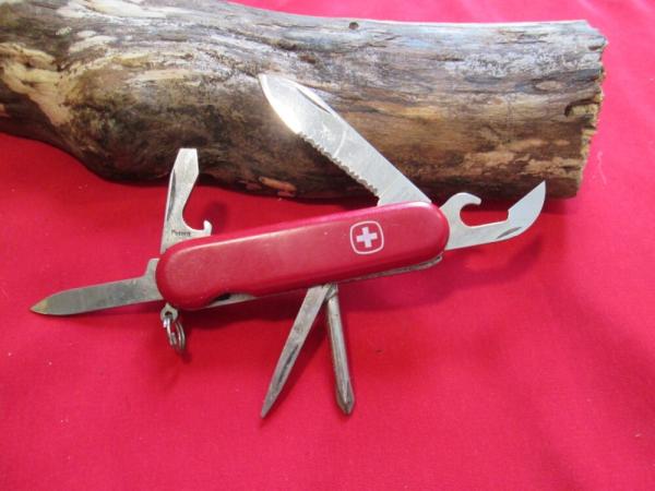 Discontinued WENGER Swiss Army HIGHLANDER 85mm 2 Layer Phillips Multi Tool Knife Discontinued WENGER Swiss Army HIGHLANDER 85mm 2 Layer Phillips Multi Tool Knife