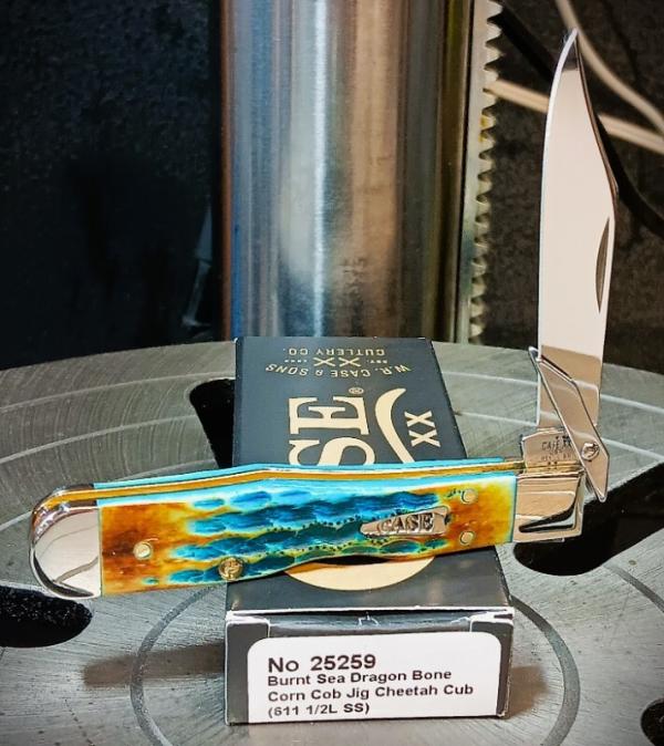 2026 Case XX Cheetah Cub Burnt Sea Dragon Corn Cob Jig Bone 611 1/2L SS 2026 Case XX Cheetah Cub Burnt Sea Dragon Corn Cob Jig Bone 611 1/2L SS