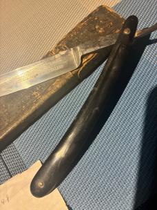 Two vintage razors with unique provenance 