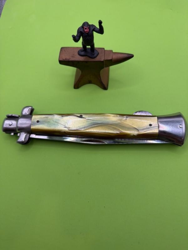 Vintage 15” Manual Italian Stiletto