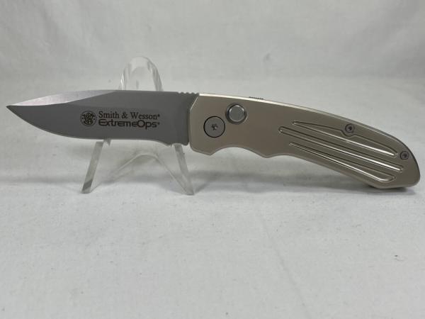 SMITH & WESSON SW50B Extreme Ops Drop Point Push Button Automatic