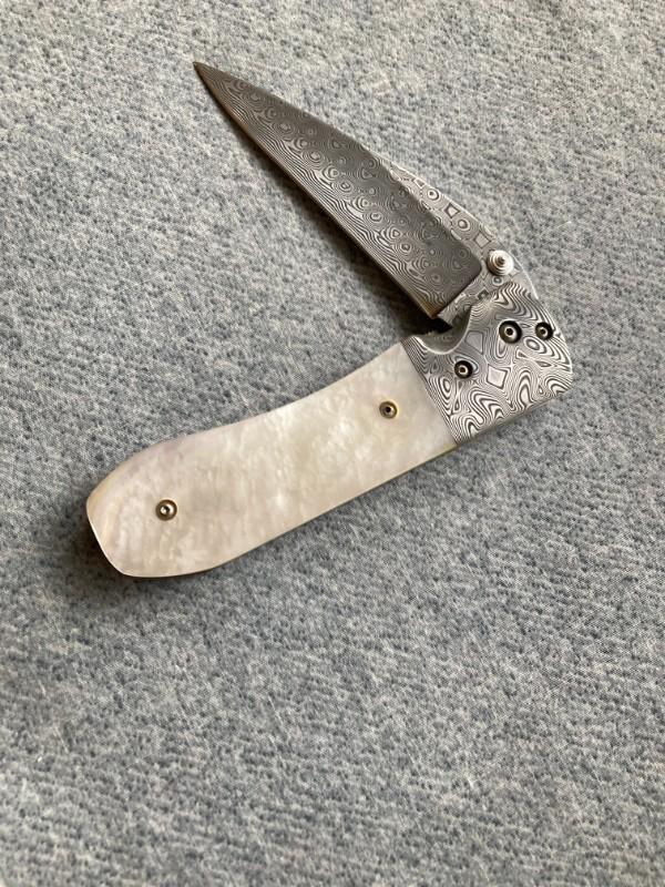 Vintage BRAD DUNCAN, Full-Dress Whiplash Pattern, Mother-of-Pearl Handle, Damascus Custom Knife Vintage BRAD DUNCAN, Full-Dress Whiplash Pattern, Mother-of-Pearl Handle, Damascus Custom Knife