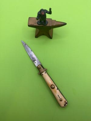 1930s Frosolone Stiletto