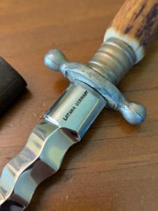 1960'S GERMAN LATAMA KRIS DOUBLE EDGED STAG DAGGER 22CM/8.75 INCH WITH SCABBARD 